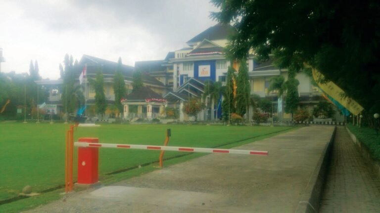 univ. pattimura ambon