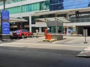Palang Parkir Otomatis atau Automatic Barrier Gate di Manado (Sulawesi Utara)