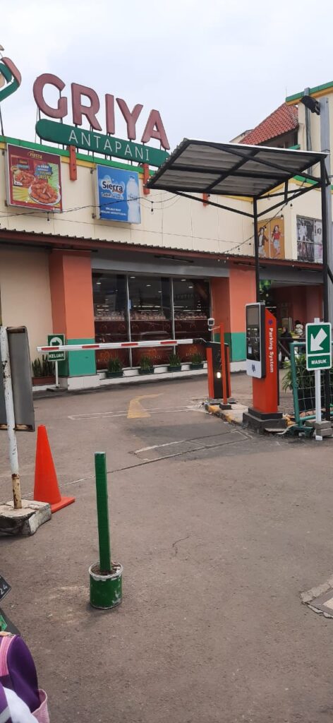 Palang Parkir Otomatis atau Automatic Barrier Gate di Sorong (Papua Barat)