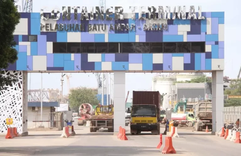 pelabuhan batuampar palang parkir
