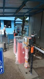 Pemasangan Palang Parkir di Kampus UNLA Bandung: Solusi Parkir dengan Sistem Smart Card