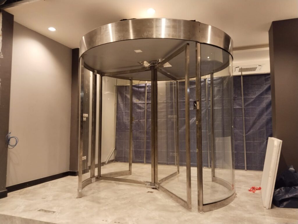 automatic revolving door