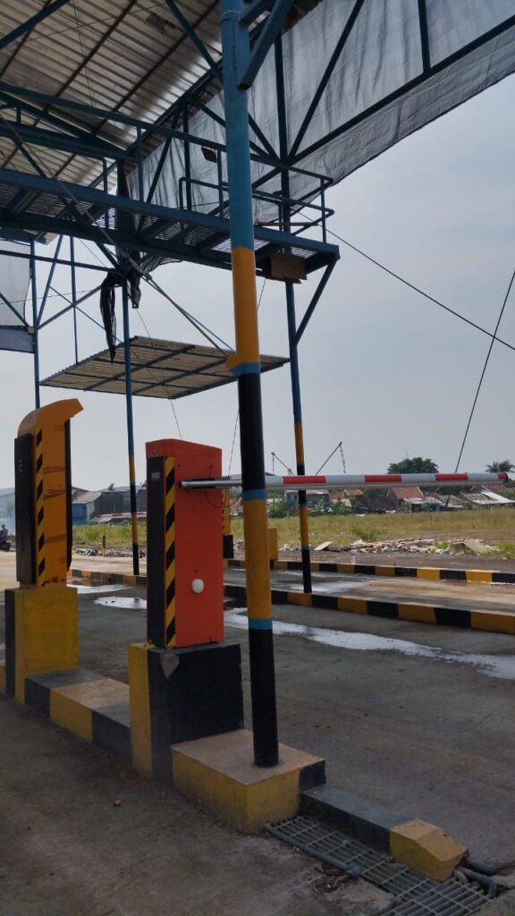 barrier gate di terminal kontainer semarang 2