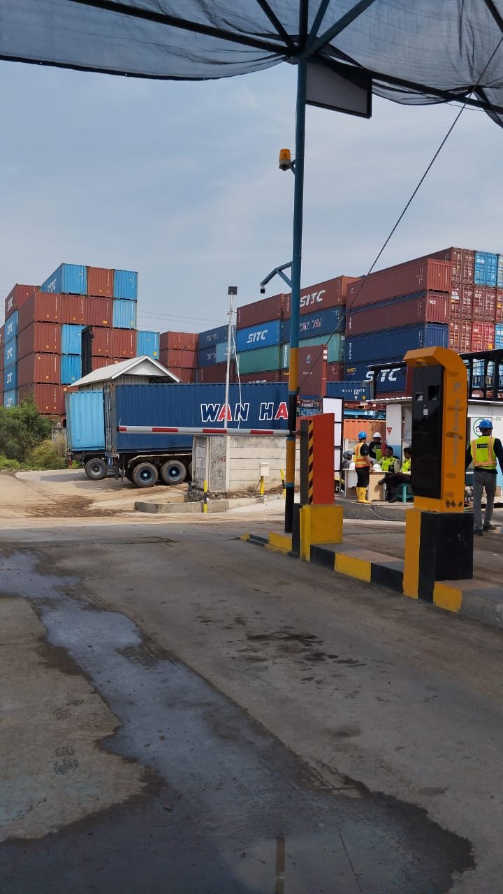 barrier gate di terminal kontainer semarang 3