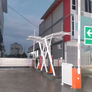 Sistem Palang Parkir Otomatis Tap and Go yang diproduksi oleh MSM Parking Group. Gambar-gambar ini menunjukkan implementasi sistem di berbagai lokasi di Indonesia, menampilkan perangkat seperti barrier gate otomatis, panel tap e-money/QRIS, kamera ANPR, dan pos kontrol.