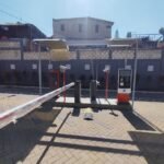 Revolusi Efisiensi Area Olahraga Sistem Palang Parkir Cashless untuk Lapangan Padel ()