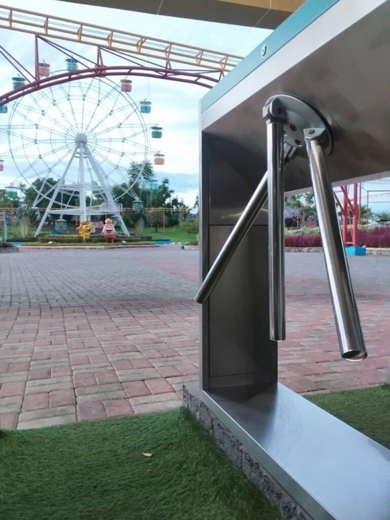 Tripod turnstile ()