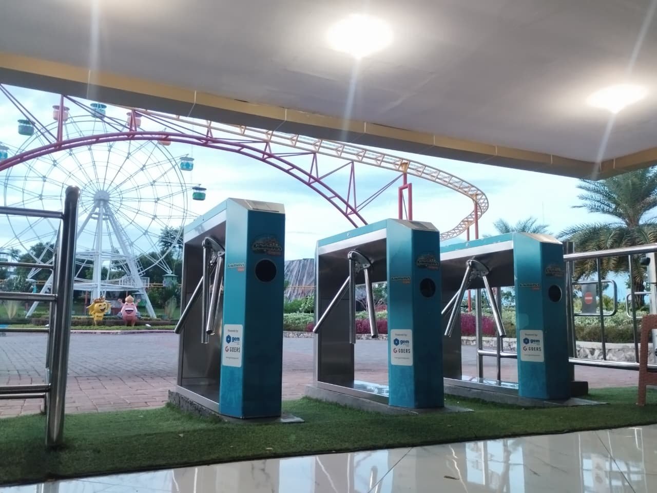 Tripod turnstile ()