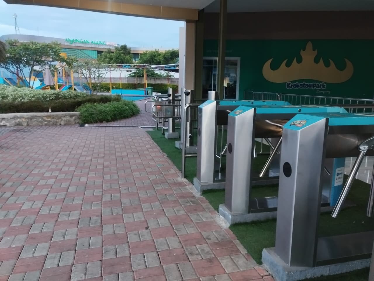 Tripod turnstile ()