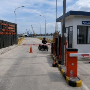 Palang Parkir tap and go pelabuhan